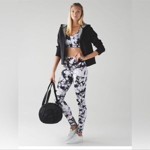 Lululemon Leggings Wunder Under Pant High Rise
Legging Size 6 Tie Dye